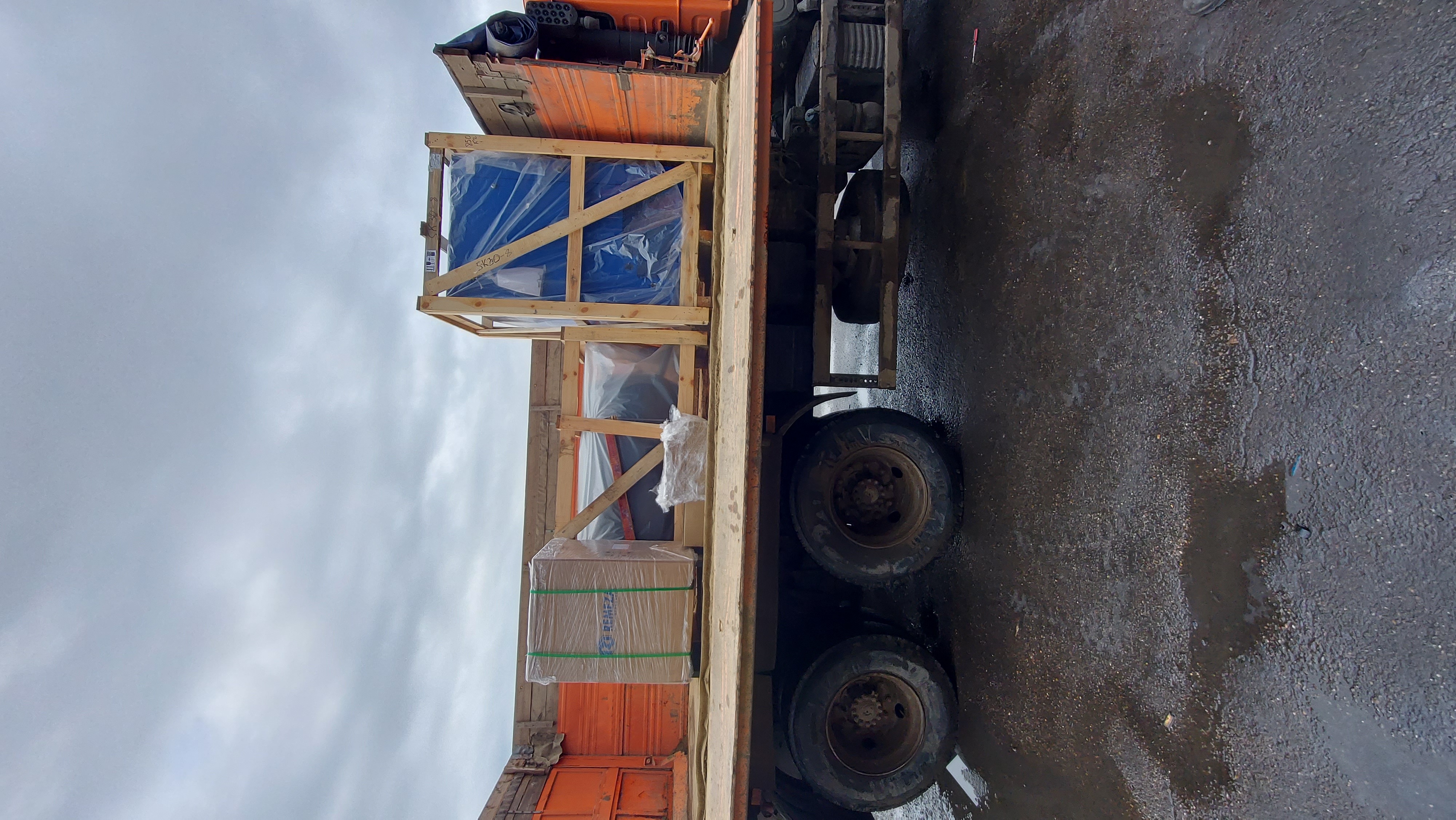 Отгрузка винтового компрессора Zammer SK30-8, рефрижераторного осушителя Remeza RFD300 и ресивера Remeza РВ 900.10.00 в г. Краснодар